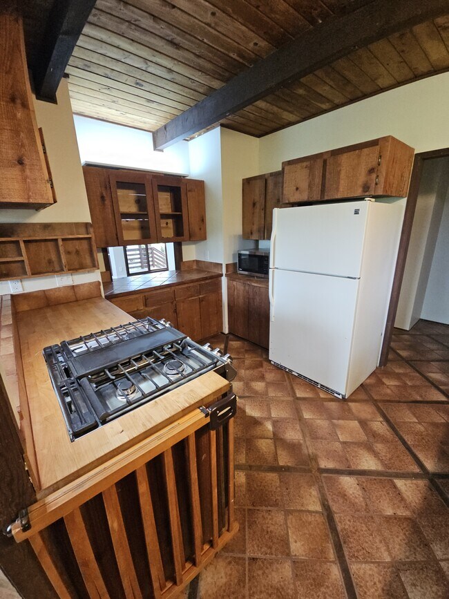 Building Photo - 1100 Ainalako Rd