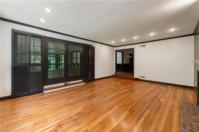 Building Photo - 3757 Peachtree Dunwoody Rd