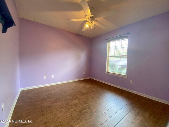 Building Photo - 1530 Vineland Cir