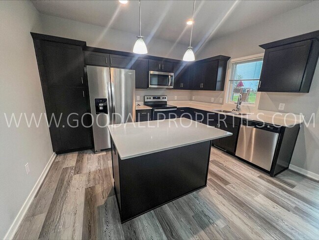 Building Photo - Spacious 3 Bedroom, 3 Bath Home with Fireplace, Deck & Walkout Basement