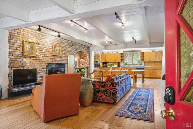 Building Photo - 5953 Shoreline Hwy