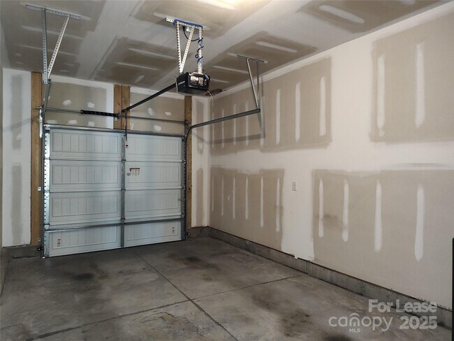 Building Photo - 2153 Bexar Trl