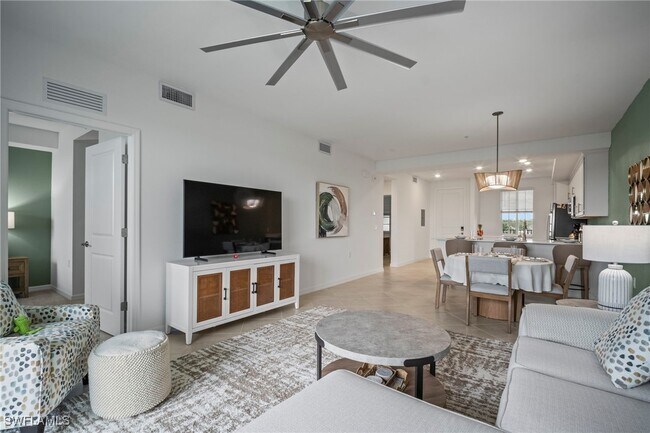 Building Photo - 15285 Grn Acrs Ave