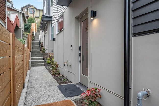 Building Photo - 34 W Cremona St