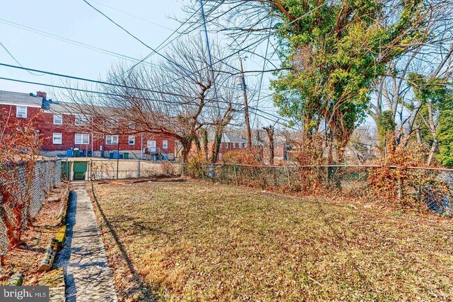Building Photo - 5626 Midwood Ave