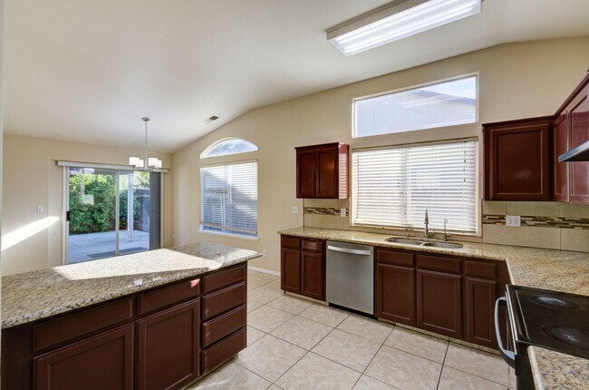 Building Photo - 5654 Violet Ave