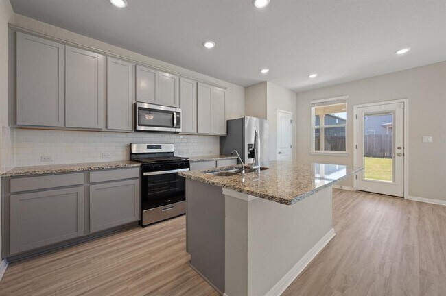 Building Photo - 529 View Dr