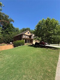 Building Photo - 180 Village Green Ct SW
