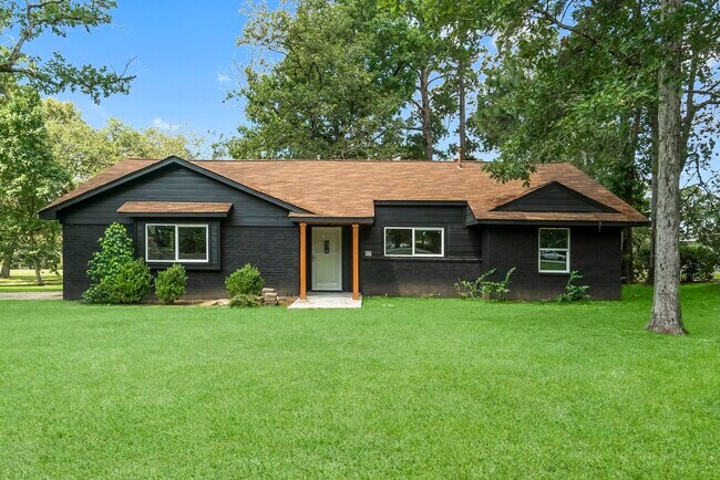 Primary Photo - 62 Greenbriar Dr