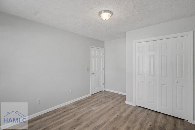 Building Photo - 412 Arlington Dr