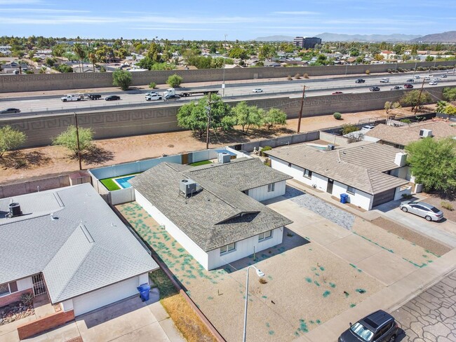 Building Photo - 6 BED/4 BATH Complete remodel with backyard pool & bar