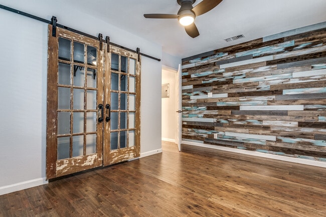 Building Photo - 326 Simon St