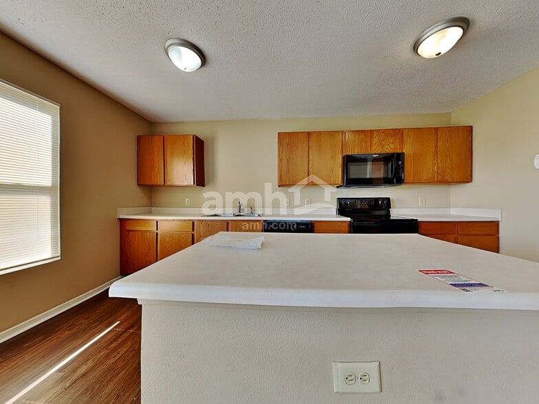 Building Photo - 1701 Blue Grass Pky