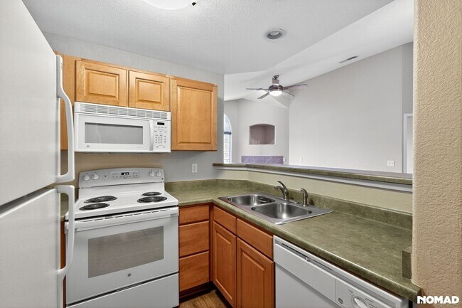 Building Photo - Well-maintained  2BR Condo in Englewood