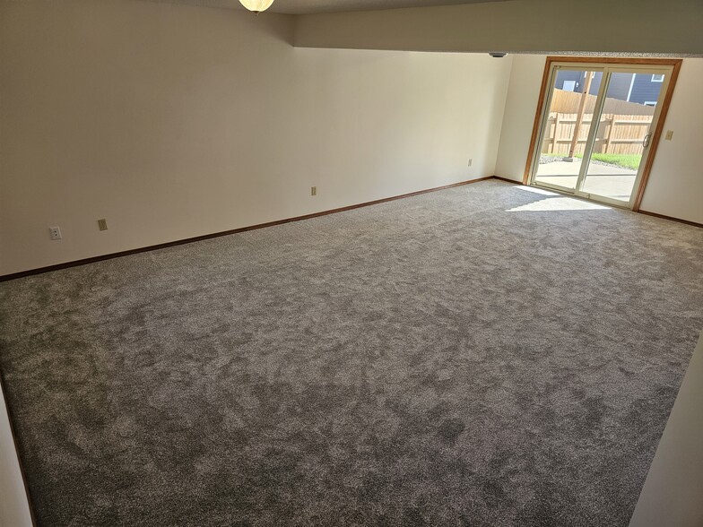 Building Photo - 4601 E Hanna Cir