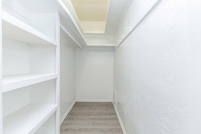 Building Photo - Renovated 1-Bedroom with Private Laundry