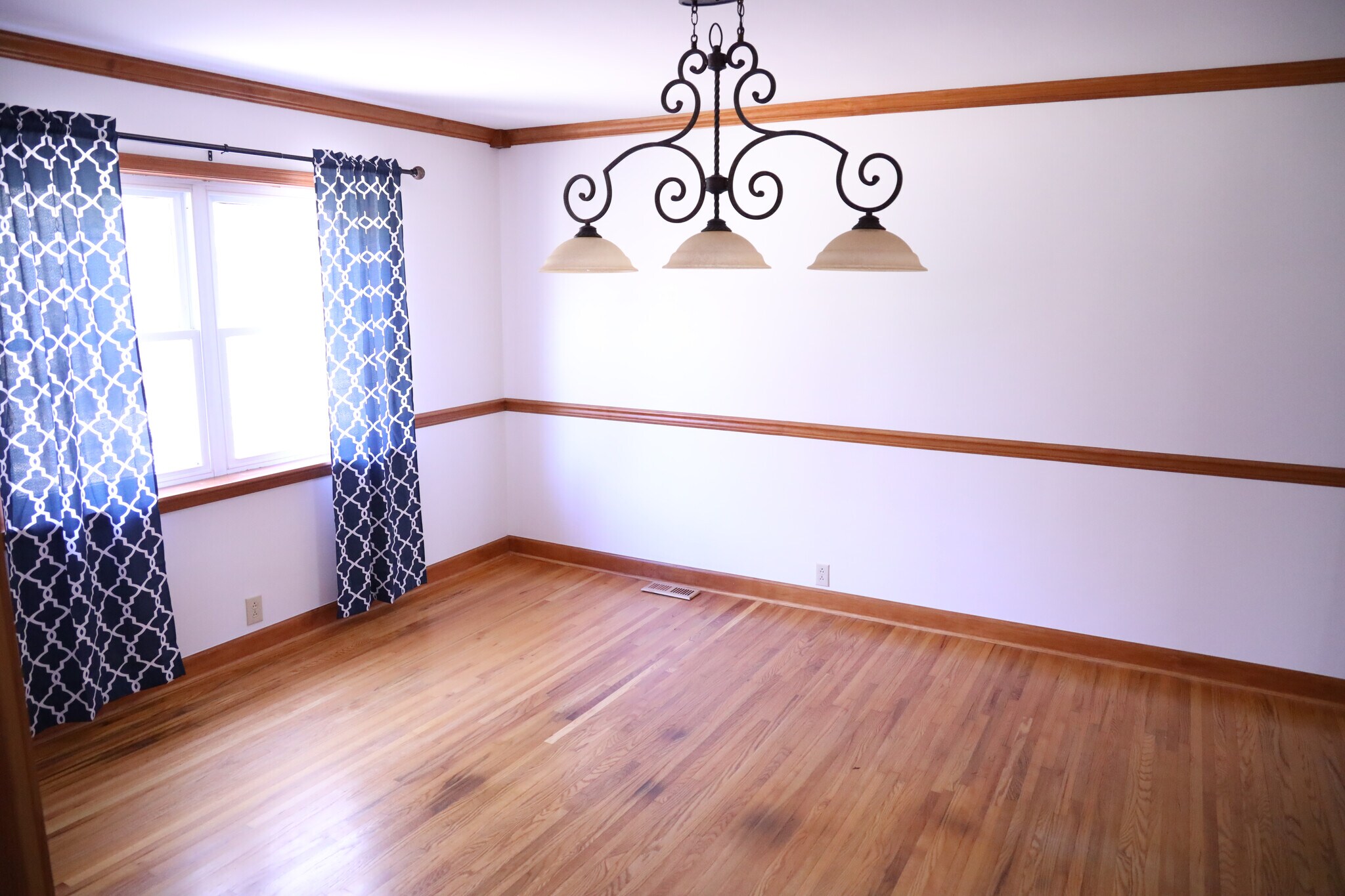 Building Photo - Room in Single Family Home on Mineral Springs Rd