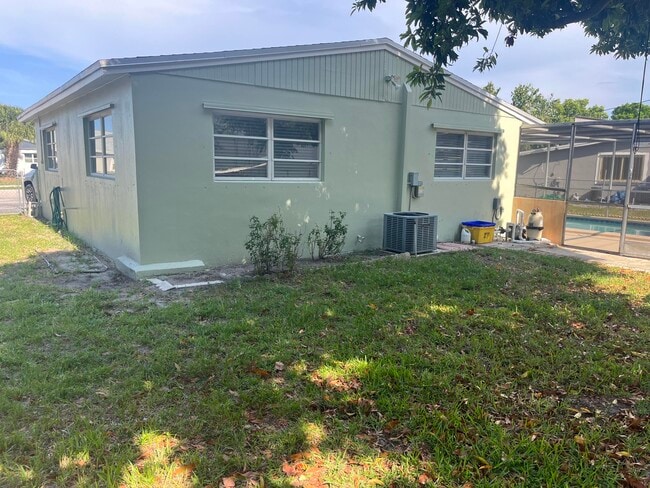 Building Photo - 9109 Bamboo Dr