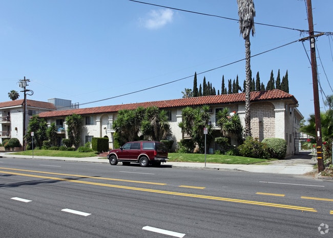 Building Photo - 7525 Haskell Ave