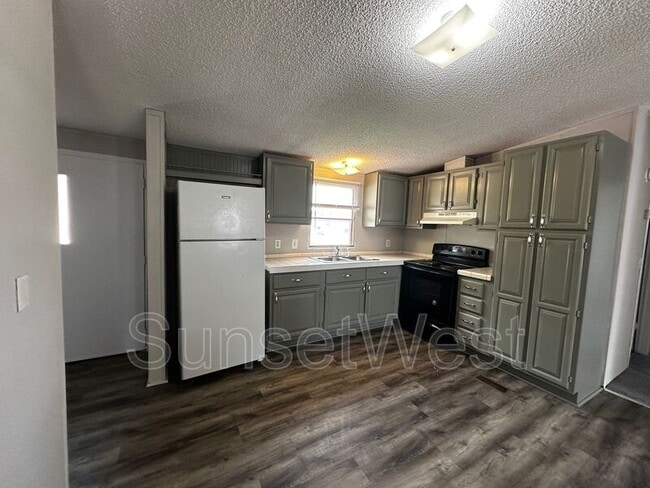 Building Photo - 4636 Rainbow Ln