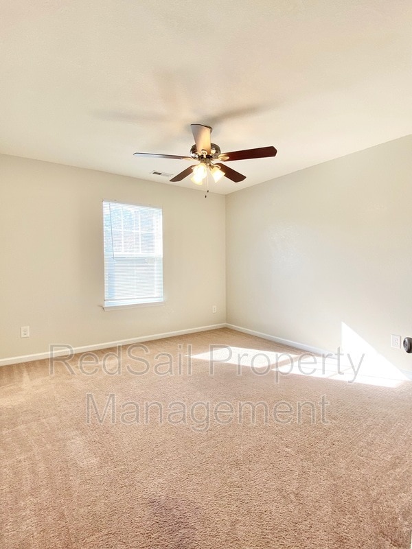 Building Photo - 717 Dissdale Ln