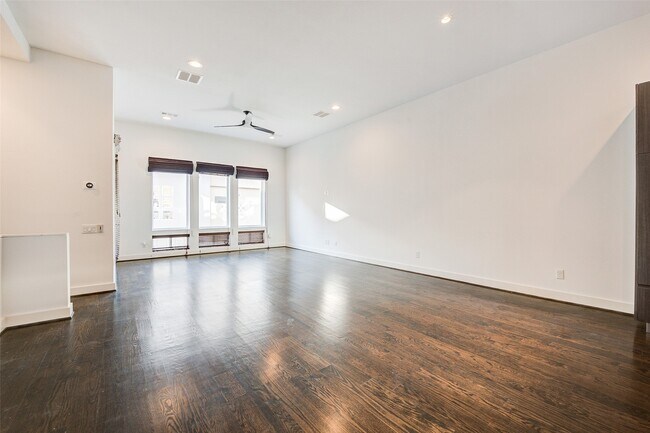 Building Photo - 2333 Sperber Ln