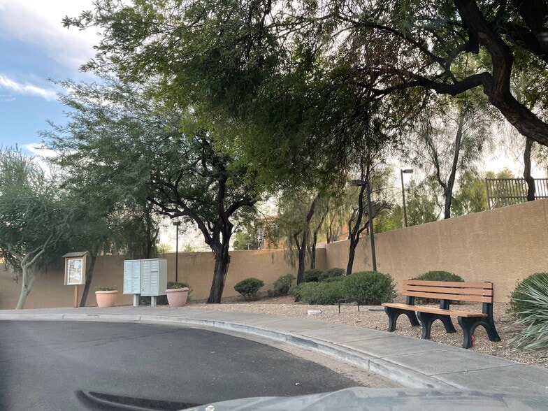 Building Photo - 1079 E Susan Ln