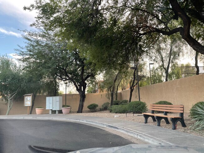 Building Photo - 1079 E Susan Ln