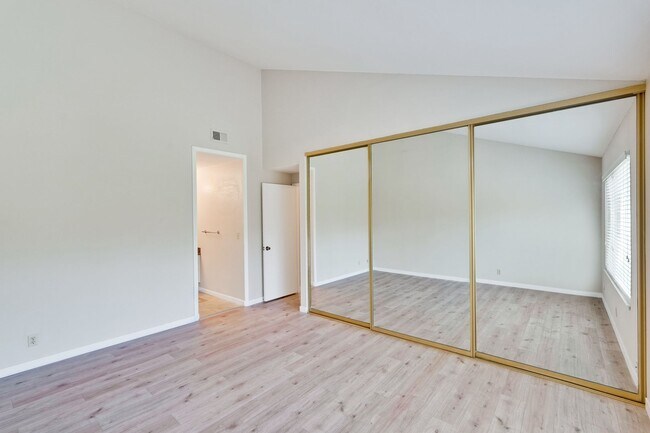 Building Photo - 6651 Bunker Hill Ct