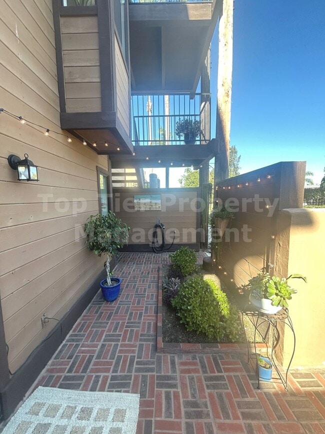 Building Photo - **Beautiful, Fully-Furnished 2 bed / 2.5 bath Townhome in Coastal Carlsbad - Available NOW**