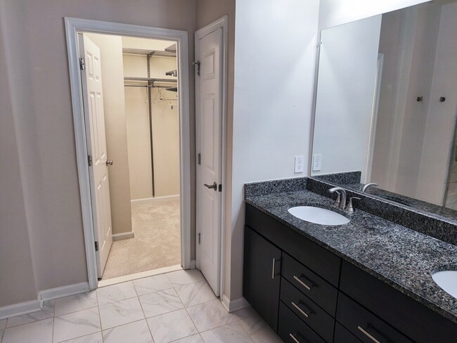 Building Photo - Your Dream Townhome Awaits in Ashburn!