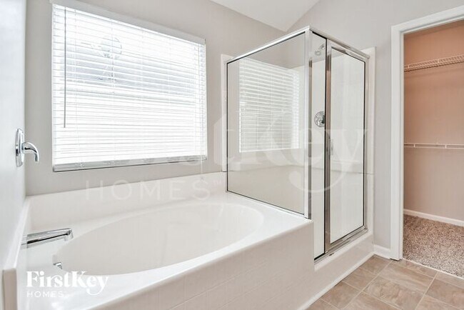 Building Photo - 7496 Northgate Dr