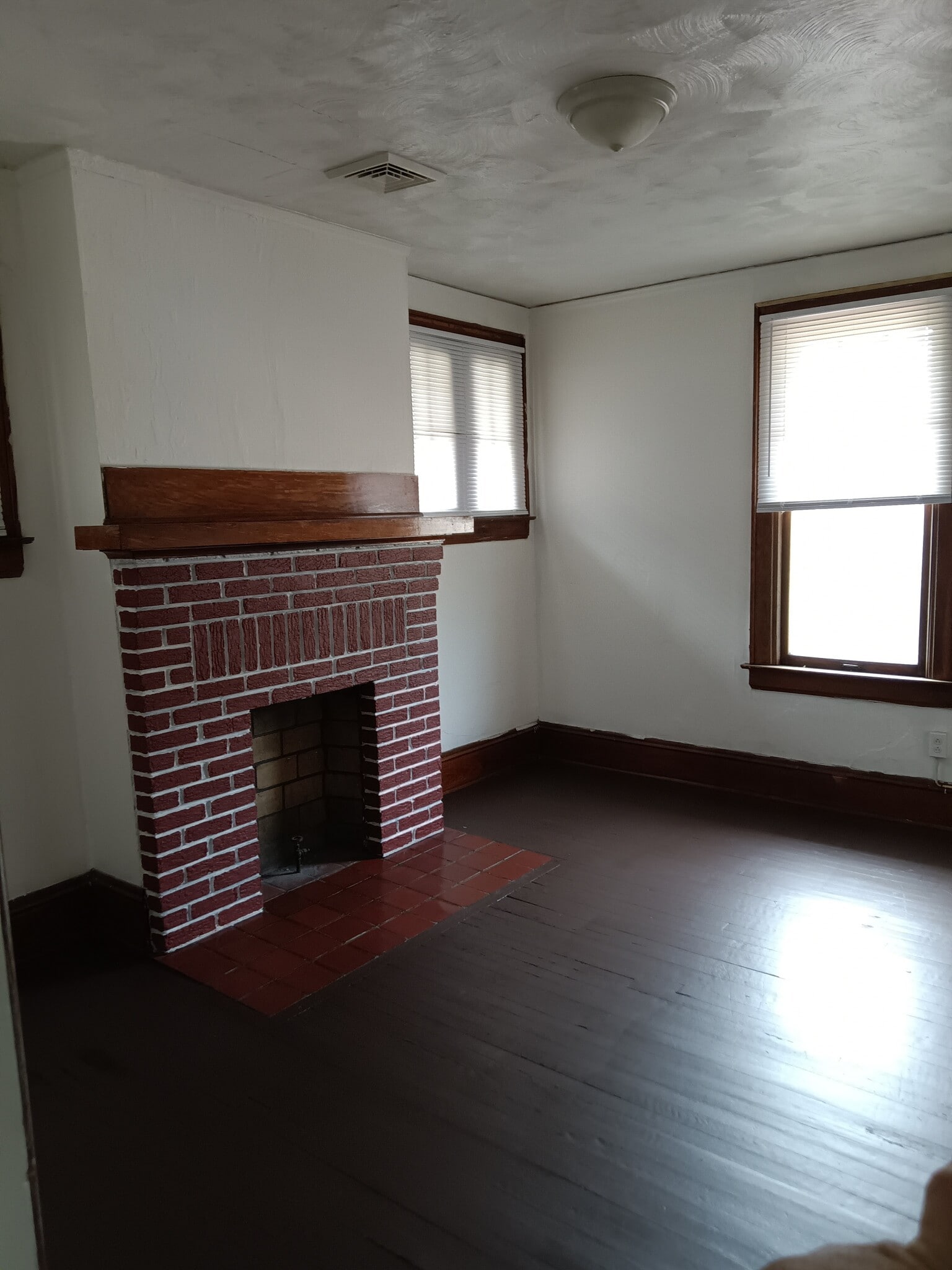 Building Photo - 1552 Lewis St