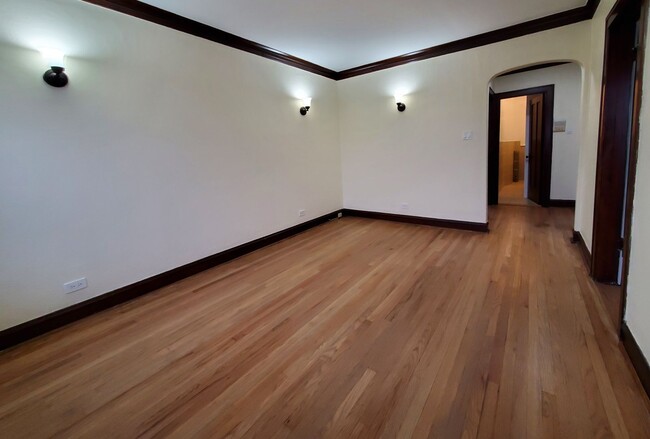 Building Photo - 3056 W Irving Park Rd