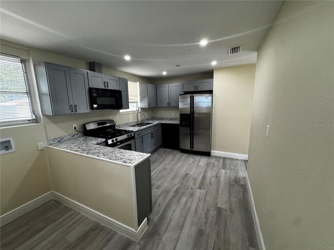 Building Photo - 1610 Crest Ave