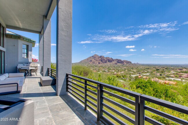Building Photo - 4228 E Highlands Dr