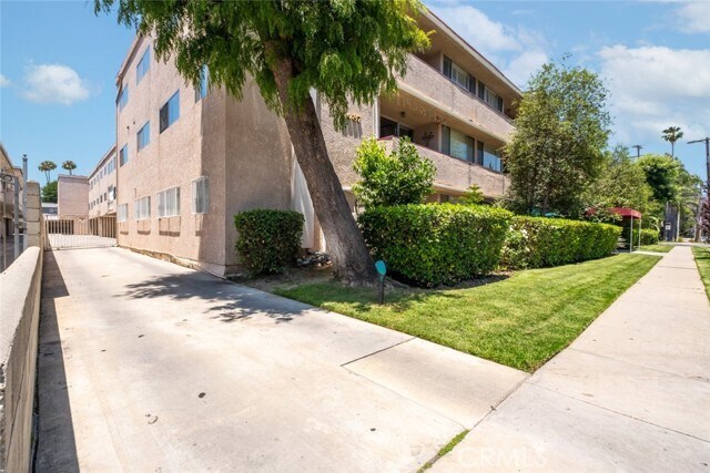 Building Photo - 4487 Colbath Ave