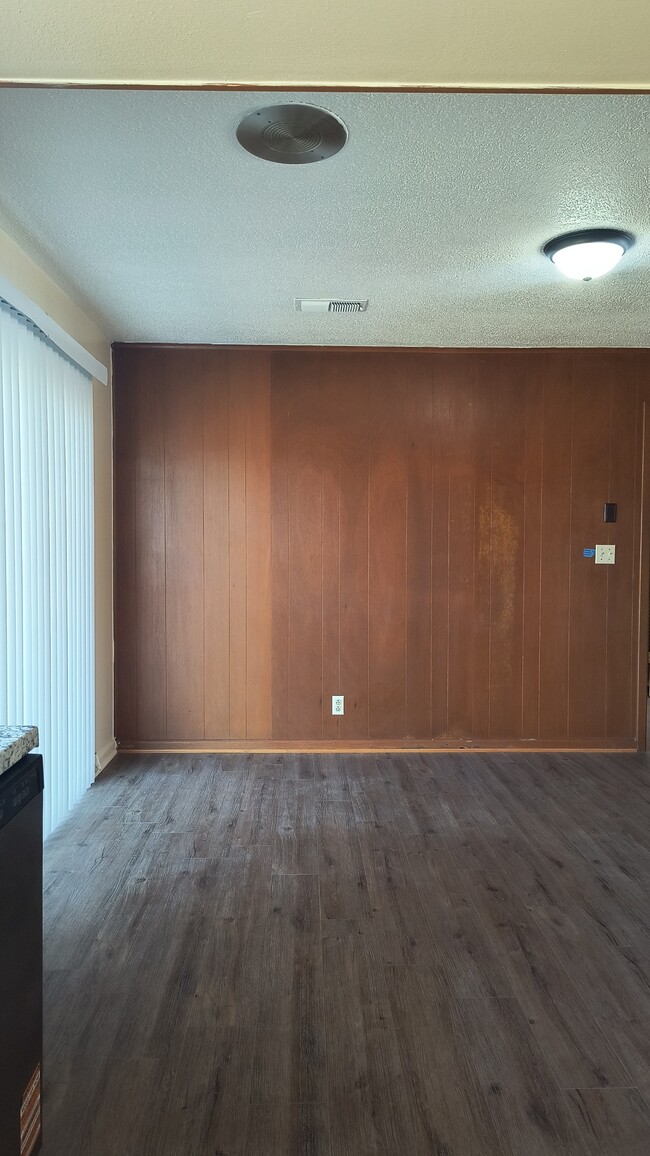 Building Photo - 3003 S Taft St