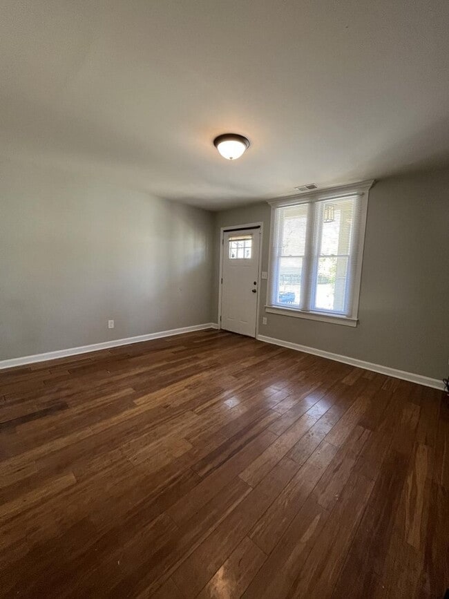 Building Photo - 624 N Upper St