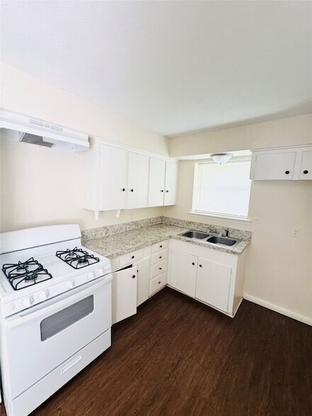 Building Photo - 2206 Norma Dr