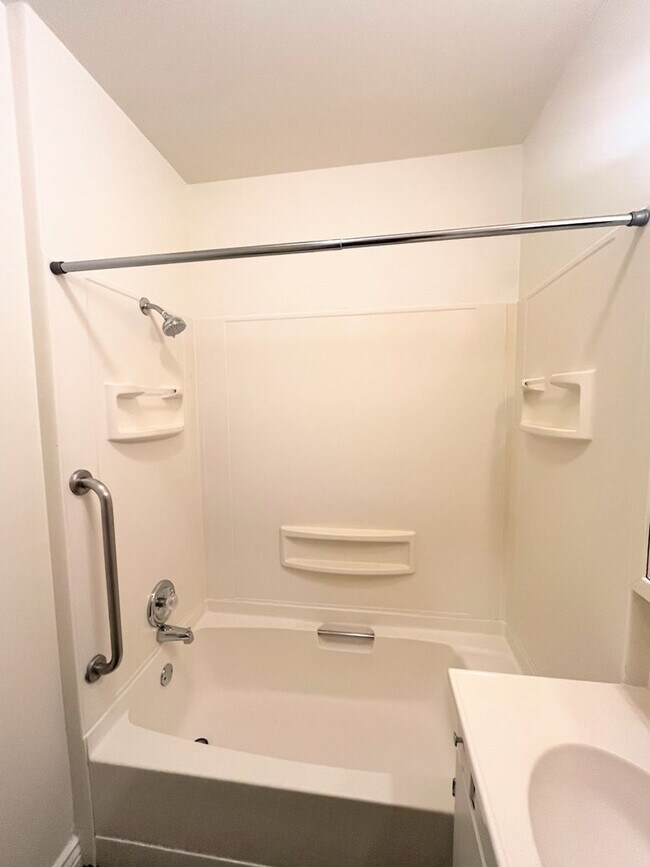 Building Photo - Spacious, Updated Home in the Heart of Driggs