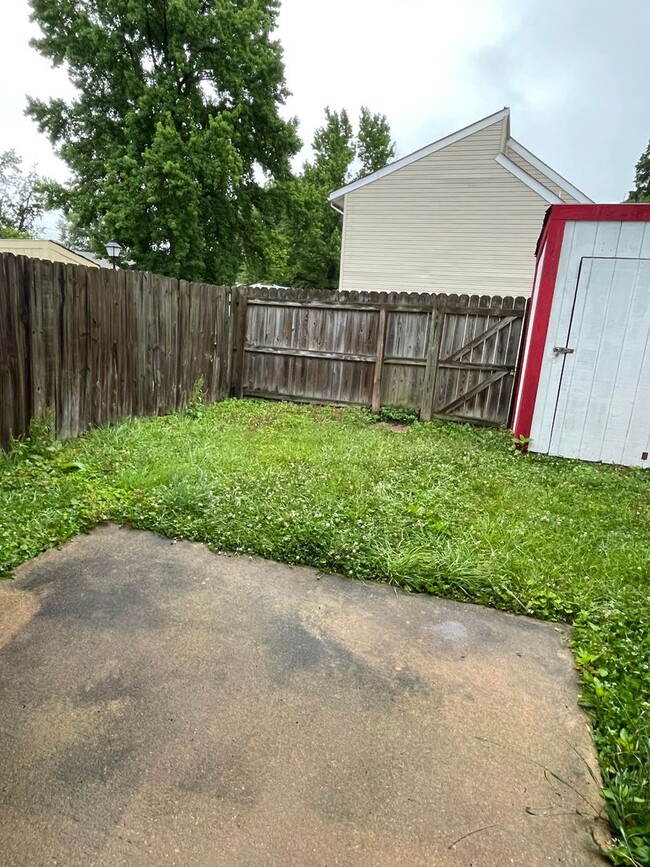 Building Photo - Available Now! 2 Bed, 1.5 Bath Townhome | Northside RVA