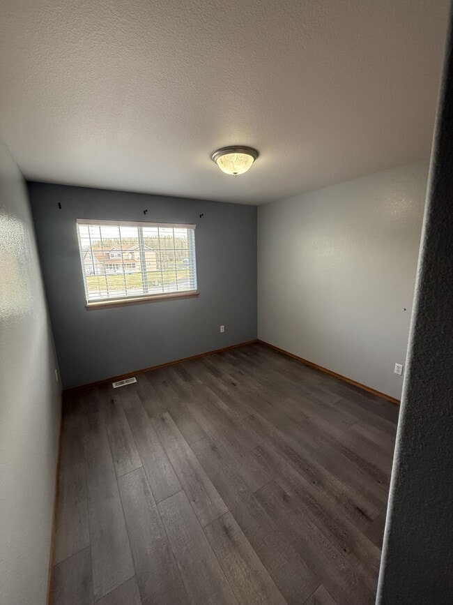 Building Photo - 335 N Roy Cir