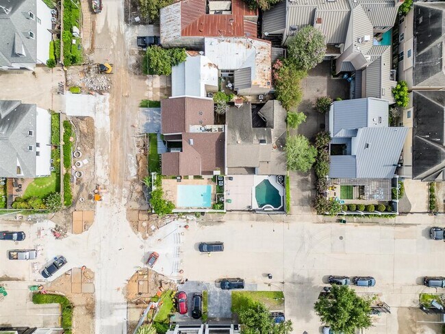 Building Photo - 2819 Bering Dr