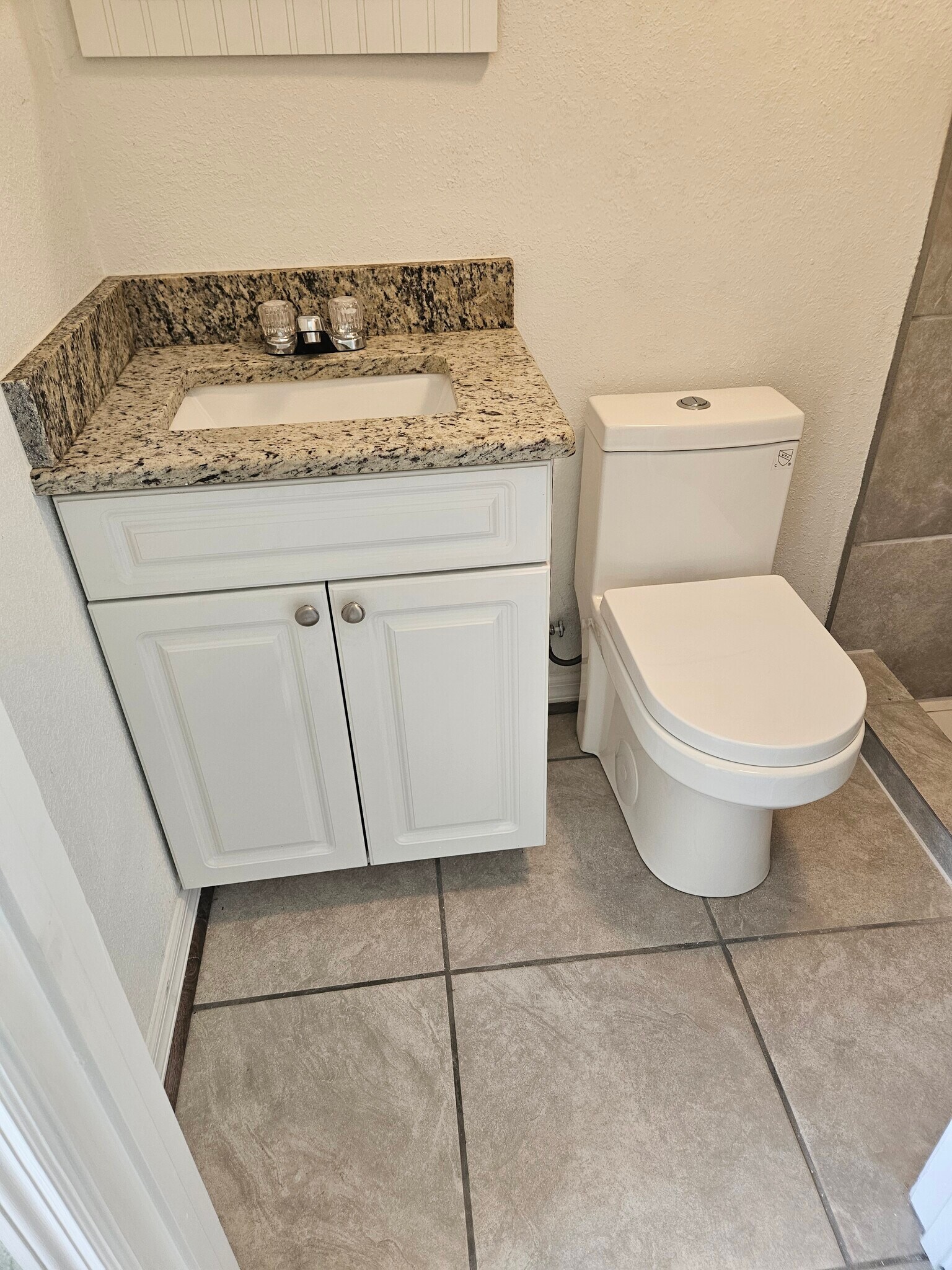 Building Photo - 3710 E Flora St