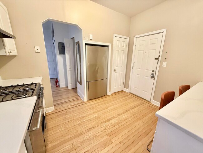 Building Photo - 36 Duncan Ave