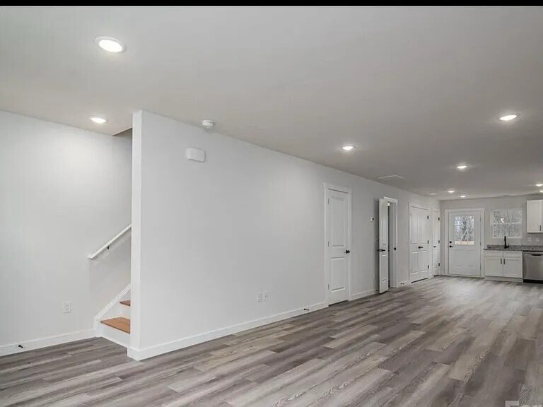 Building Photo - 717 7th Ave SW