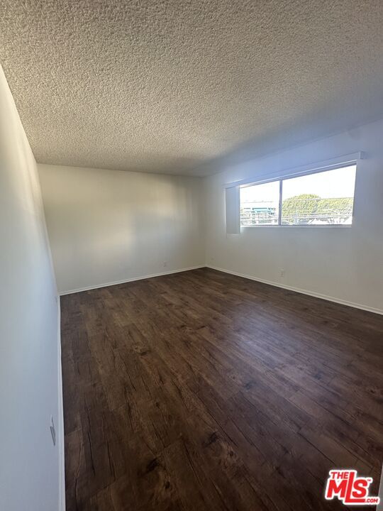 Building Photo - 1420 S Oakhurst Dr