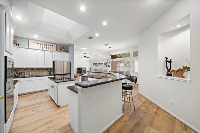 Building Photo - 4910 Bellmead Dr