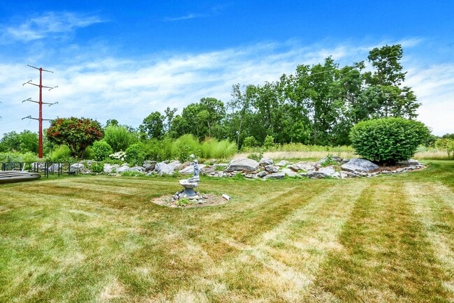 Building Photo - $1,750 Derry Twp School townhome for rent